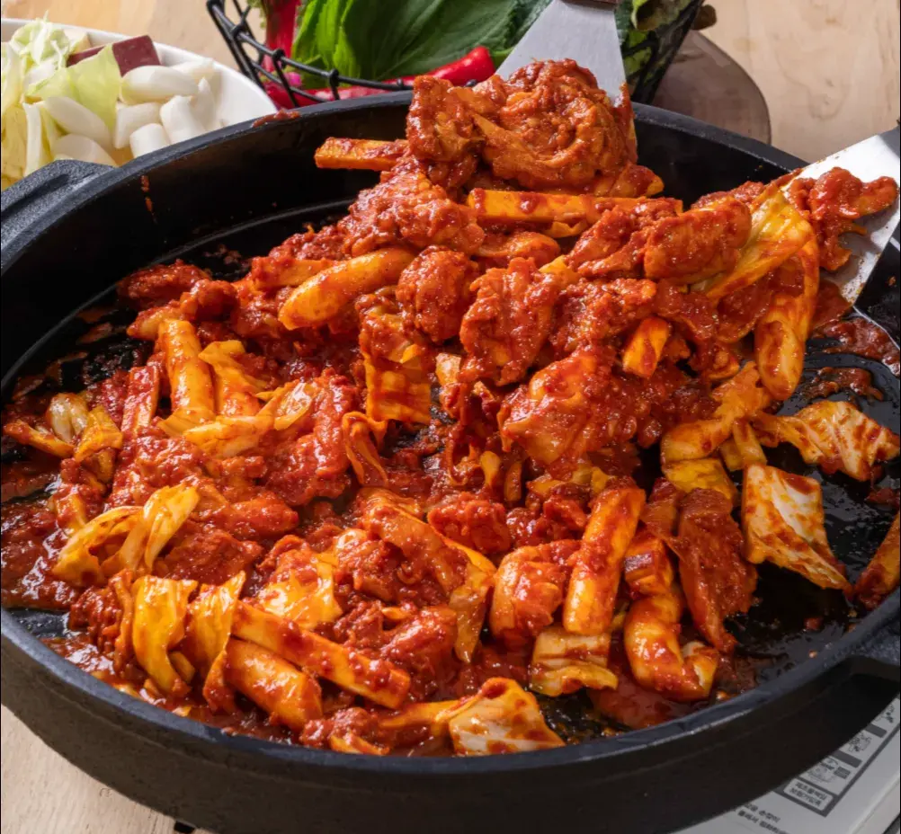 줄서서 먹는 춘천맛집을 시켜보세요~ 브라질 말고 국내산 닭다리살 춘천 닭갈비