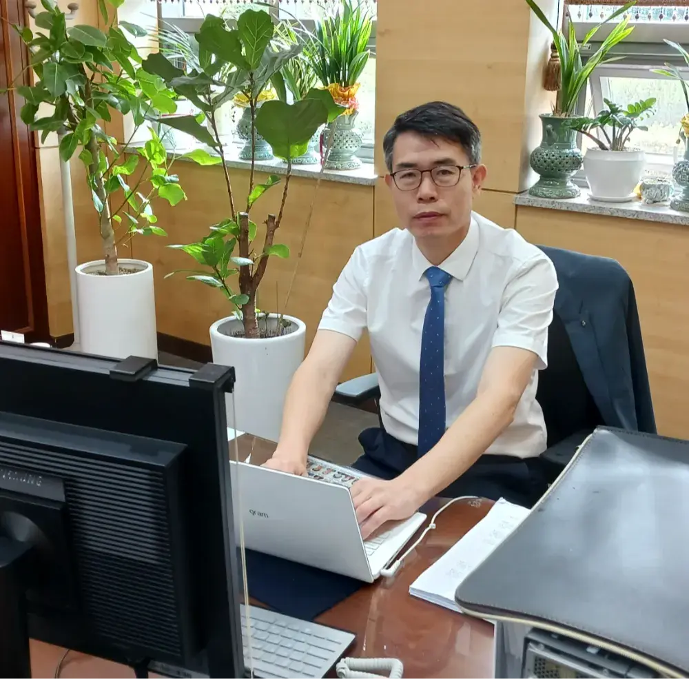 교육원 사무실에서...