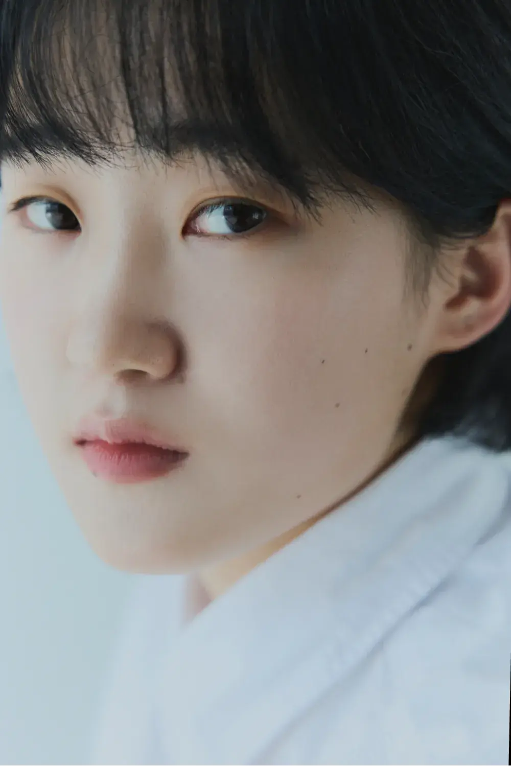 차분한, 선한, 맑은