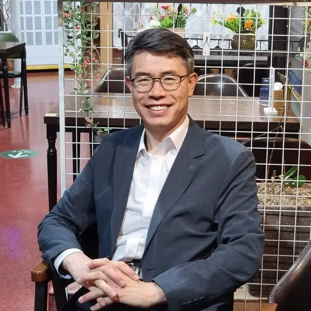 충남 홍동마을 카페에서...