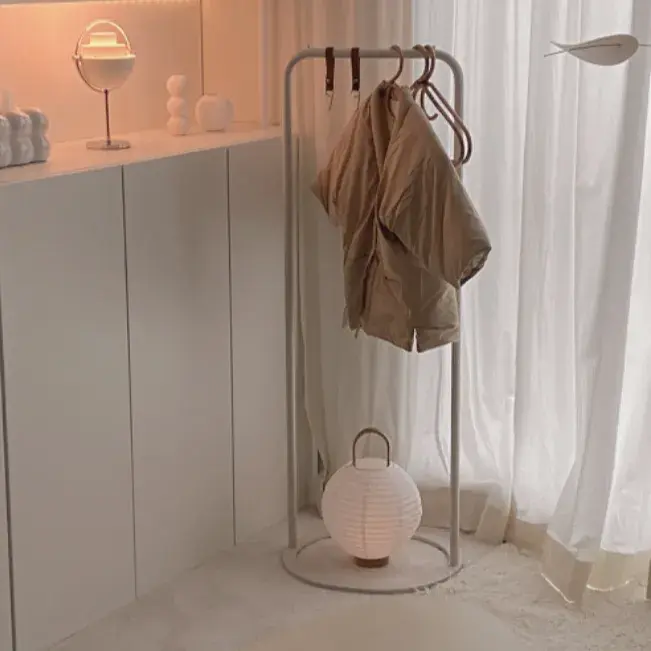 화이트 철제 행거