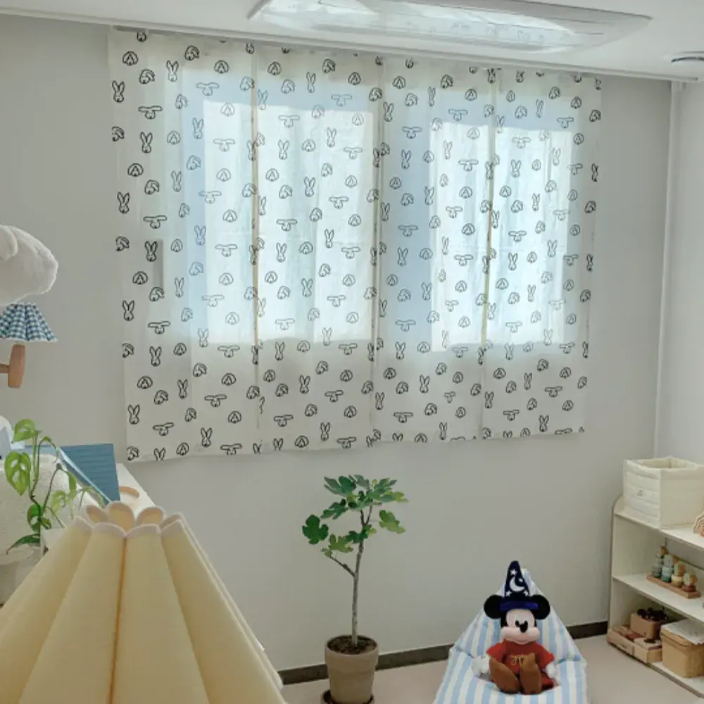 버니 버니 절개형 가리개 커튼