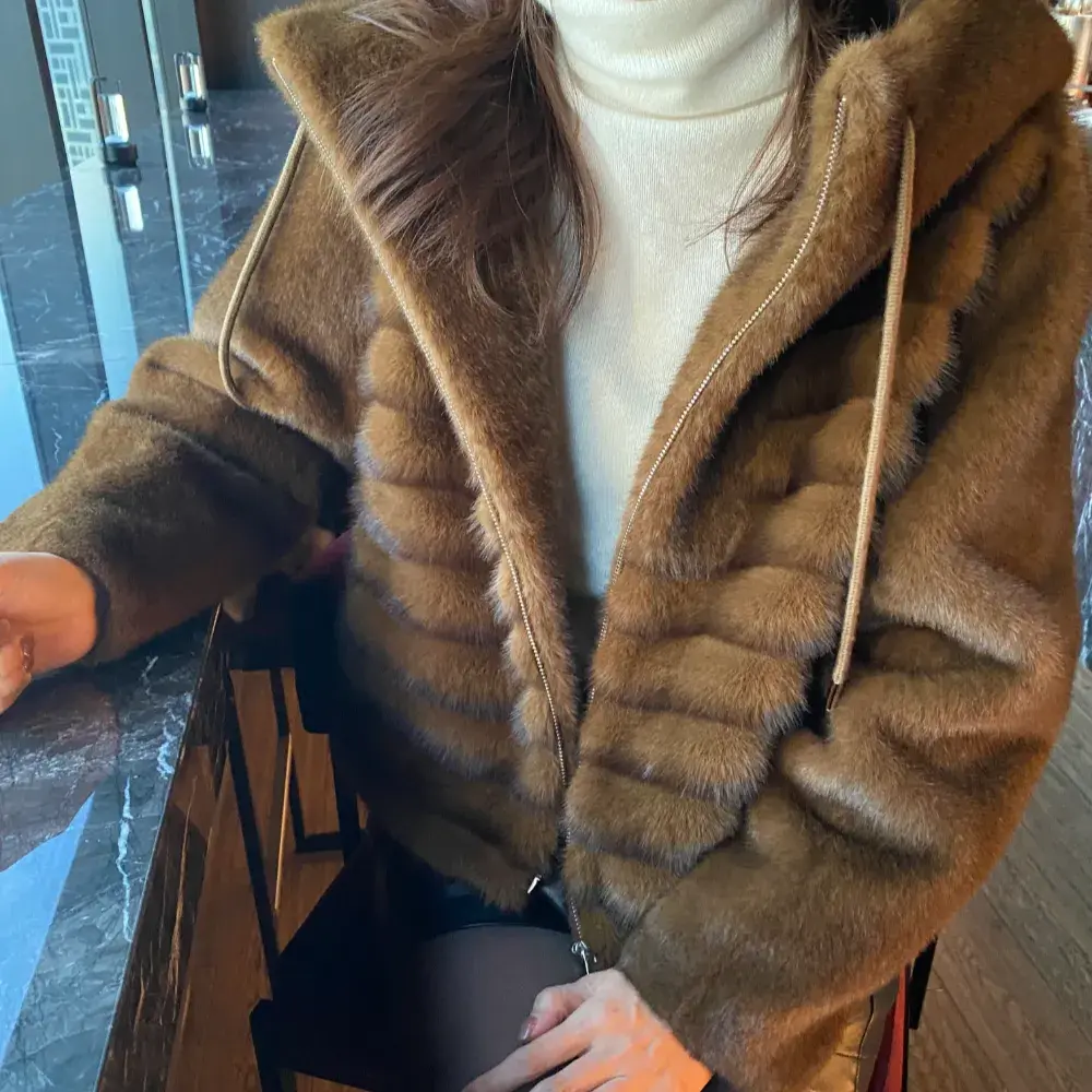 에코퍼 밍크 볼륨 후드집업