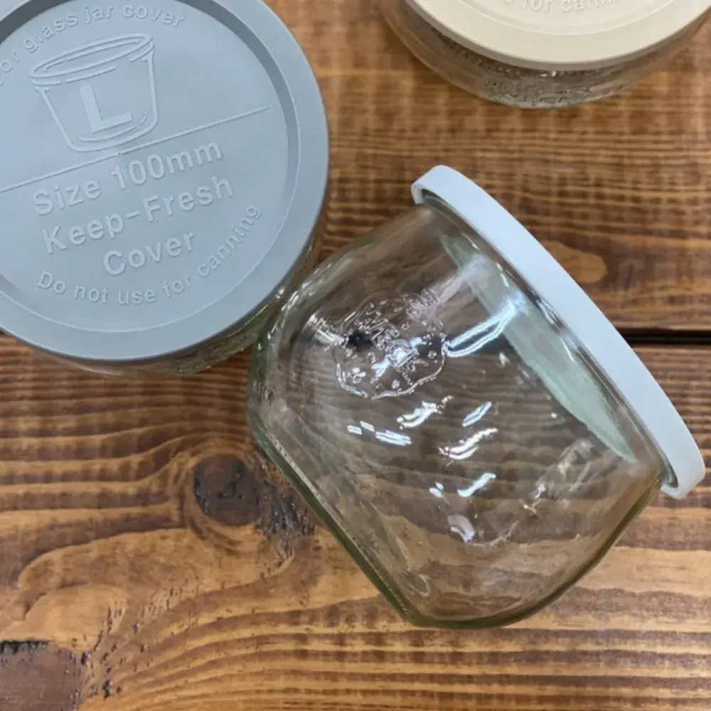 영상속 블랙올리브 담은 유리용기(튤립형)