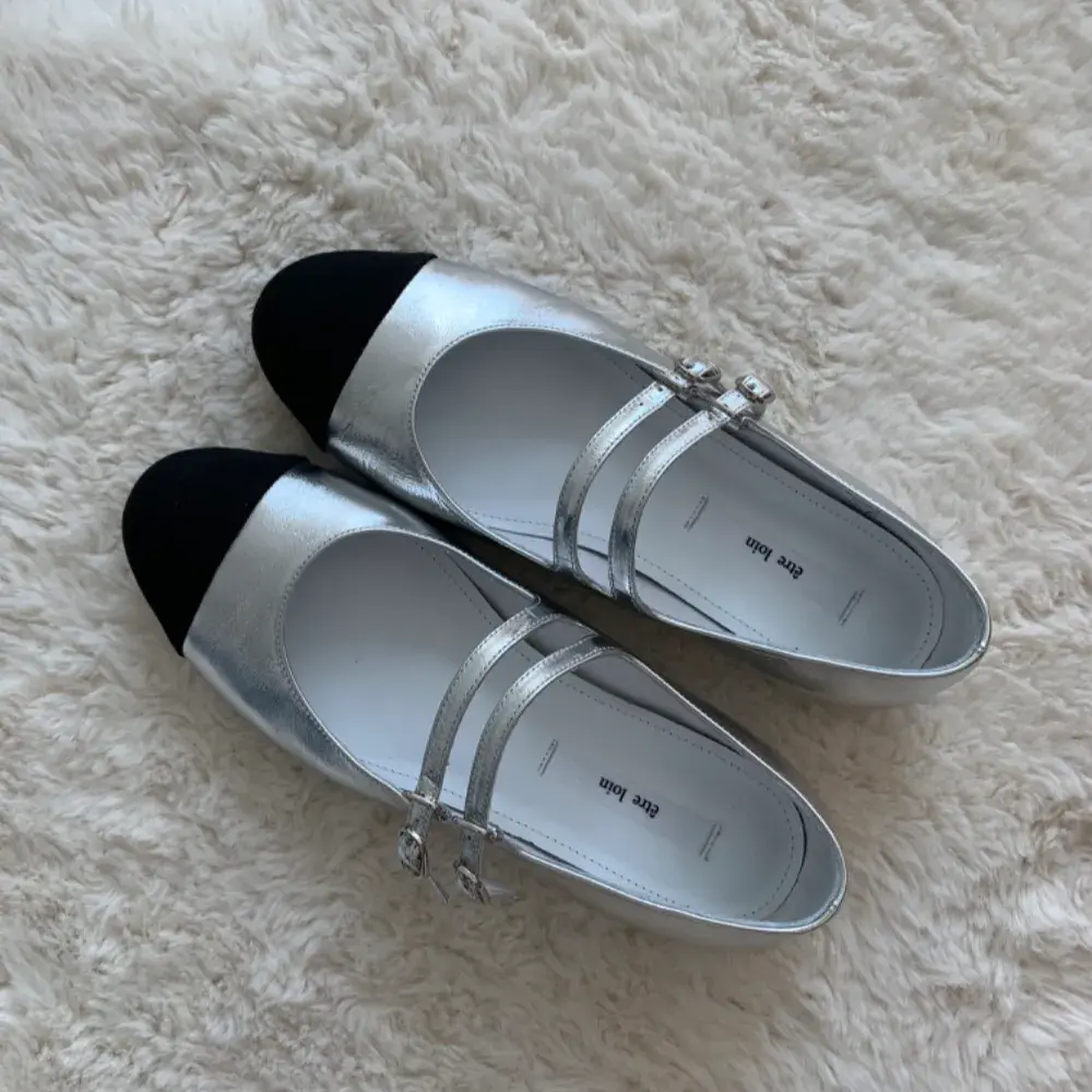 [MADE_ etre loin] 투톤 메리제인 플랫 더블스트랩 실버