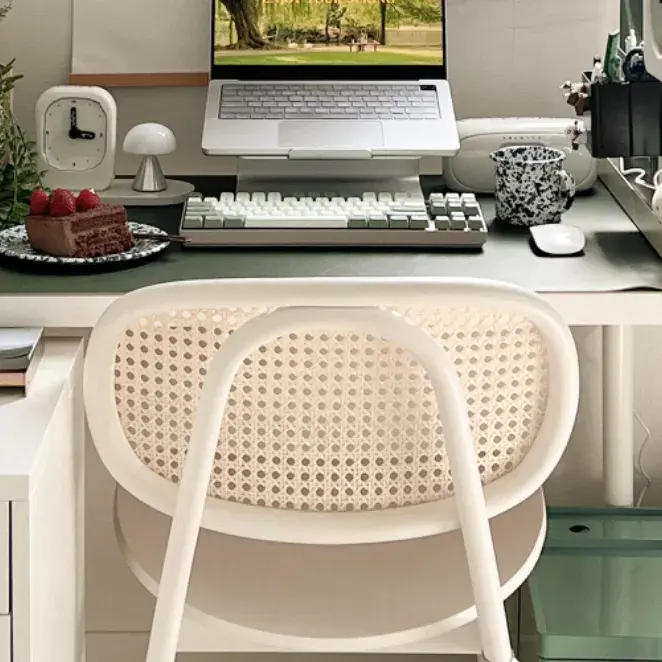 화이트 라탄 의자