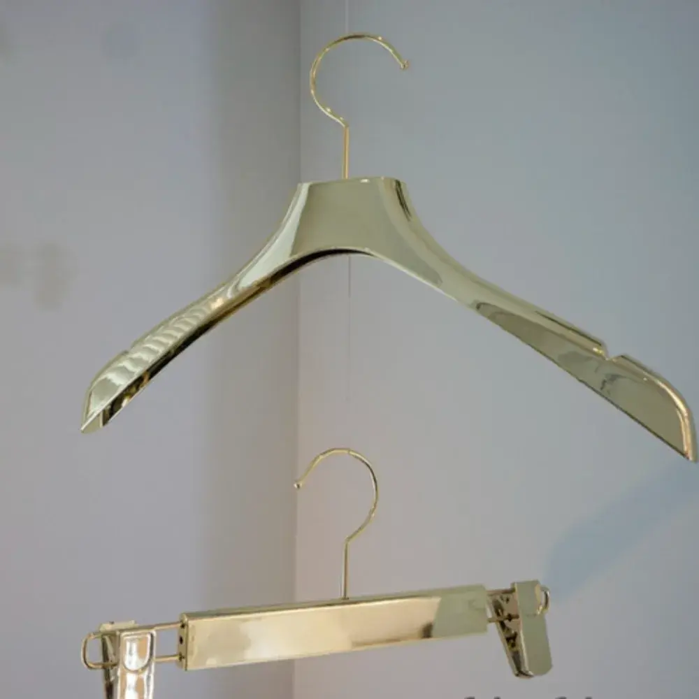 골드 옷걸이