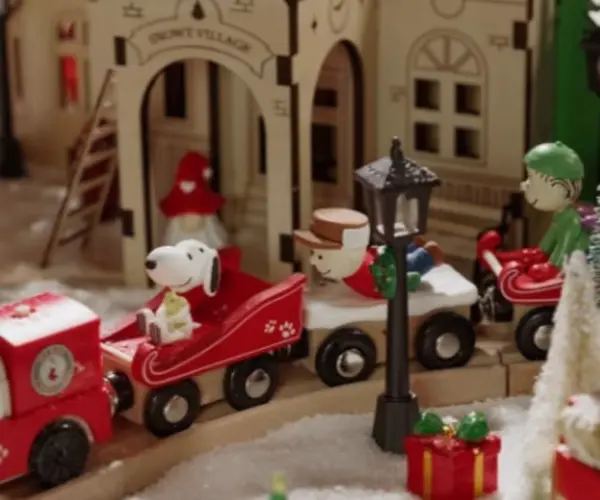 제이닷트리 [피너츠 공식 콜라보] 스누피 피규어 움직이는 크리스마스 전동 기차