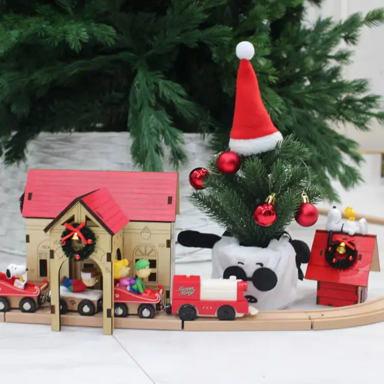 033.
스노이 빌리지 트리 스커트 + 스누피 하우스