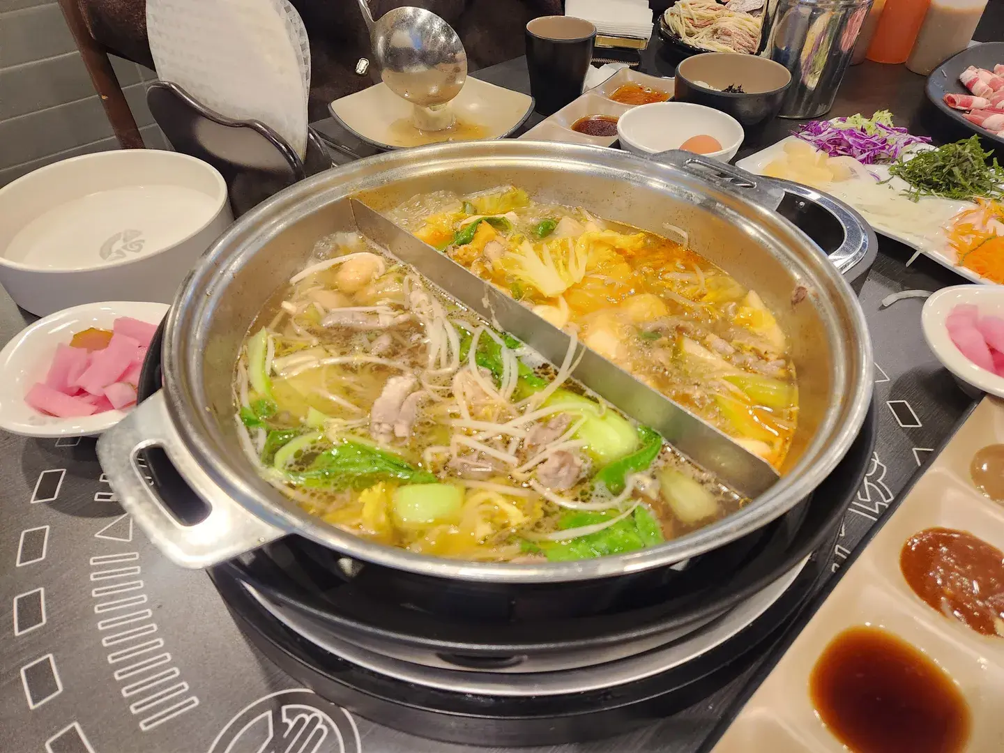 동아리 부원들 모두 모여서 샤브샤브😌
