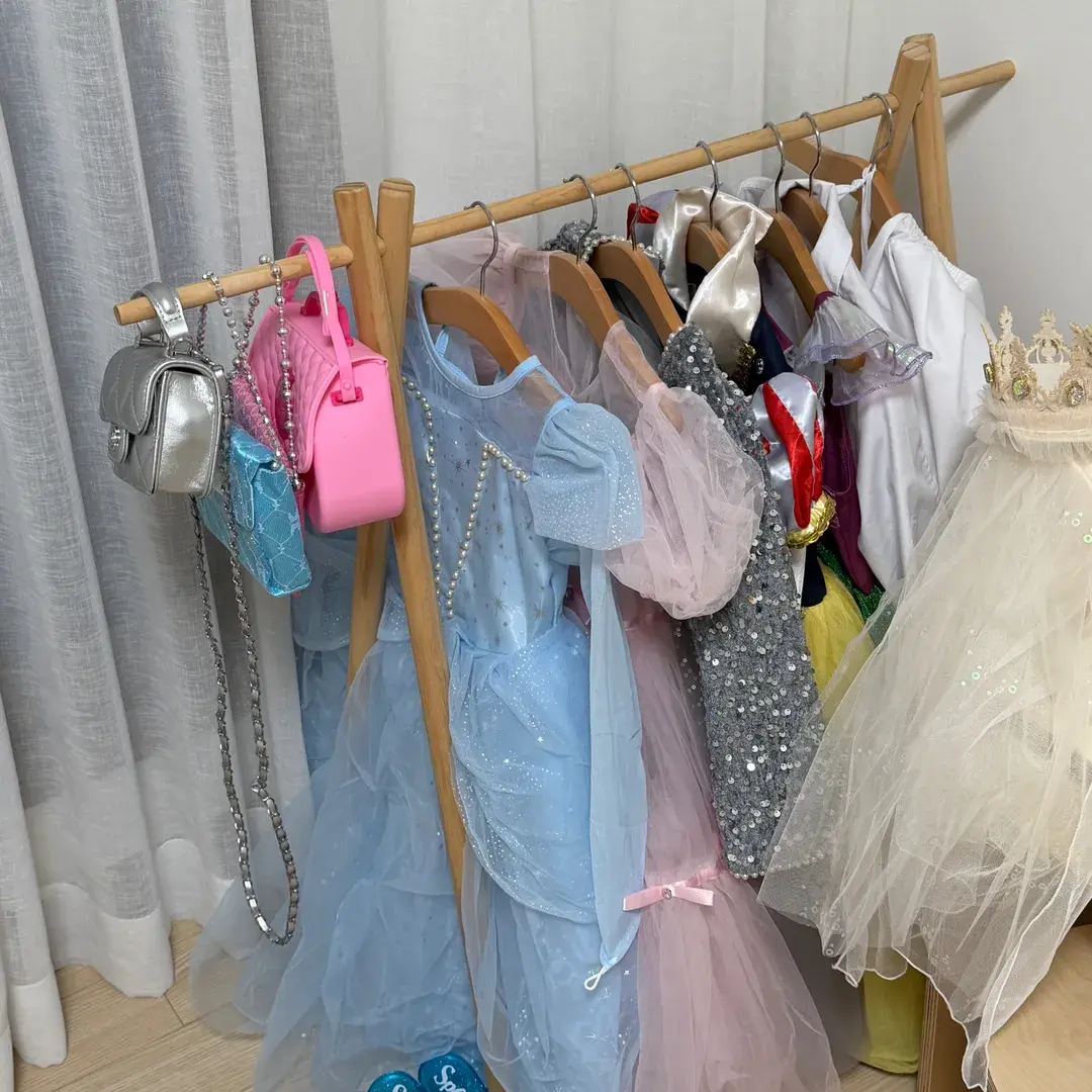 공주 옷 원목 헹거