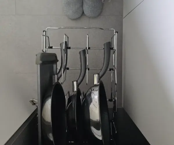 슬라이딩 8단 후라이팬 정리대