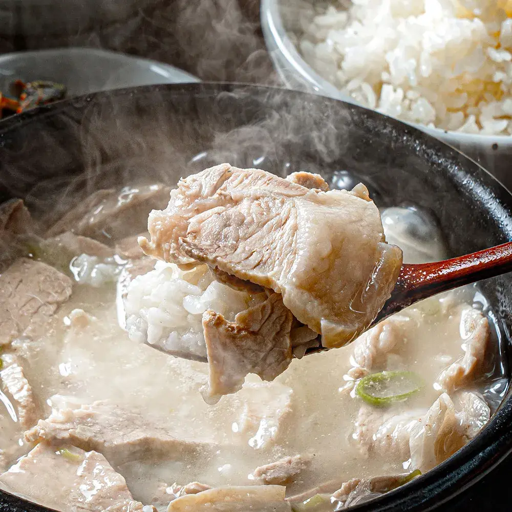 비계 많은 머릿고기 국밥이 싫다면 살코기 돼지국밥 밀키트