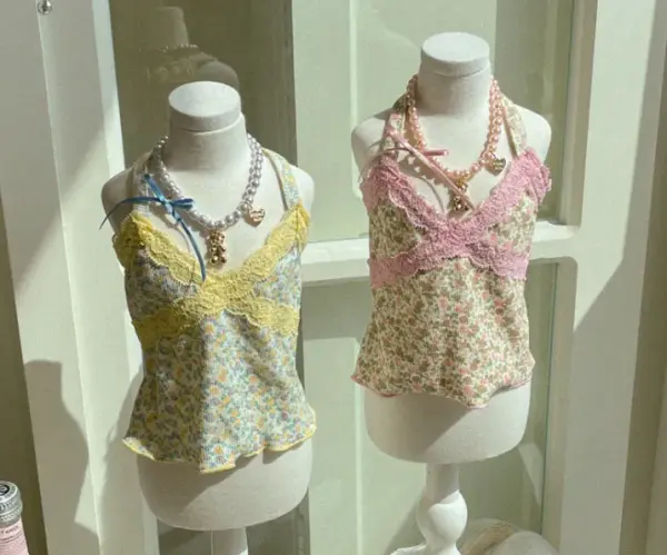 𝑳𝒊𝒍𝒍𝒚 𝒔𝒍𝒆𝒆𝒗𝒆𝒍𝒆𝒔𝒔 𝒕𝒐𝒑