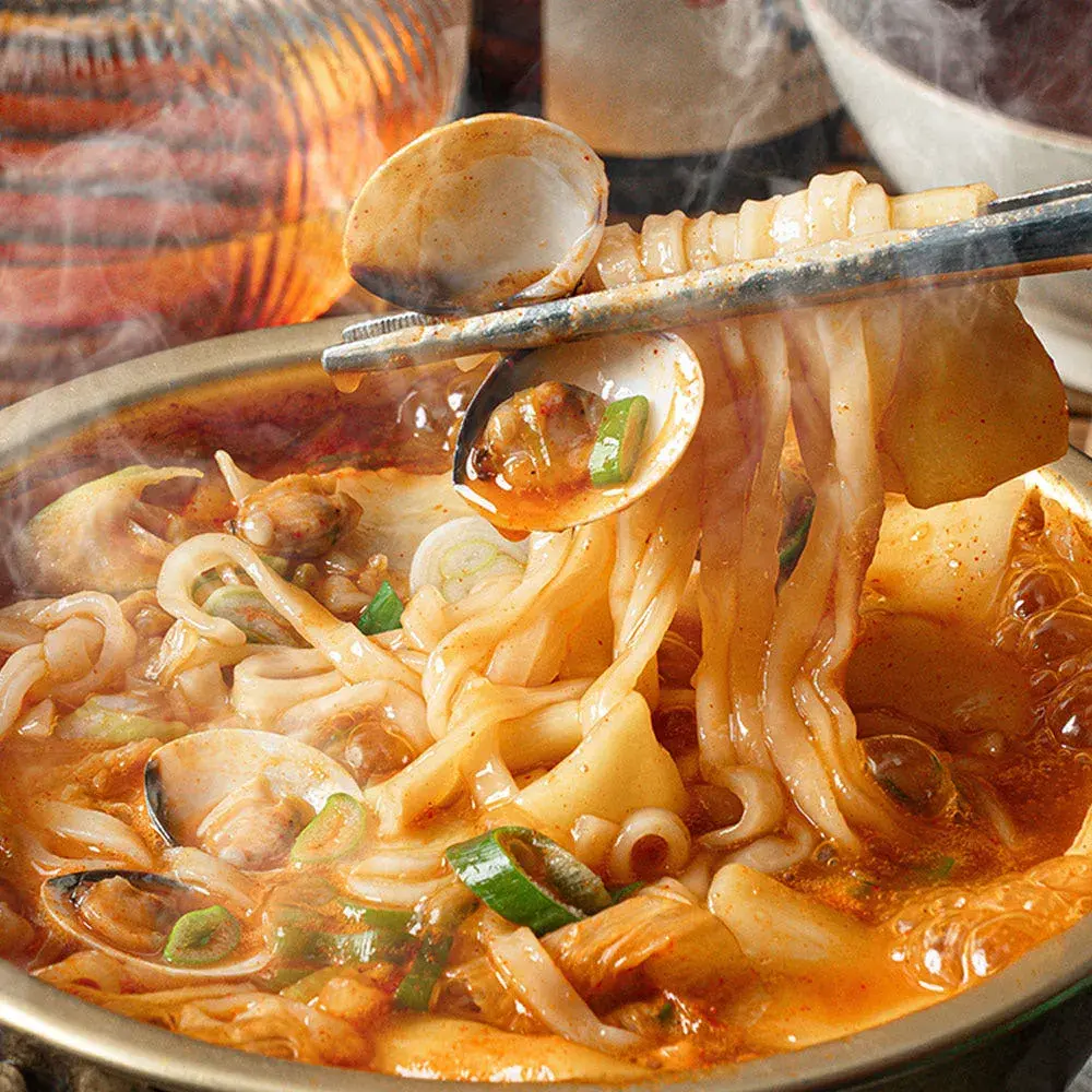 남다른 국물 맛은 이것 얼큰 김치 손칼제비 밀키트
