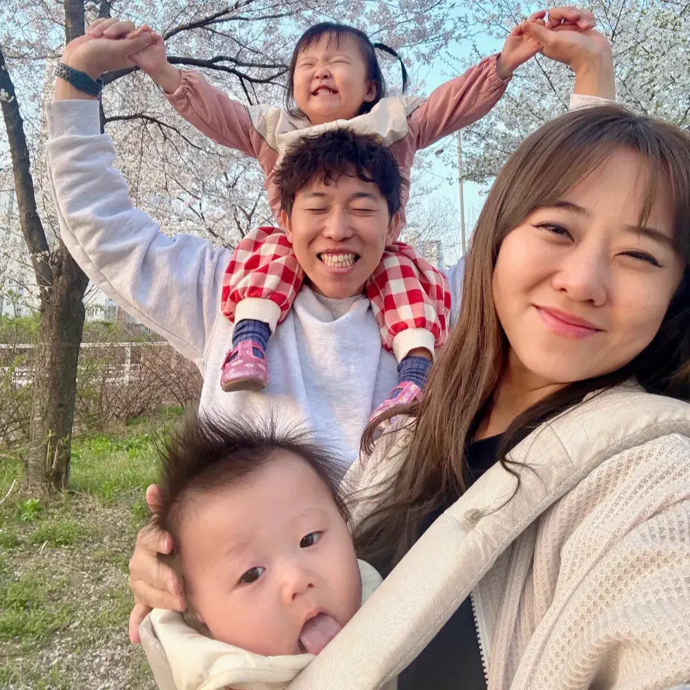 안슈하우스에 사는 가족 아빠 엄마 두딸내미 인스타