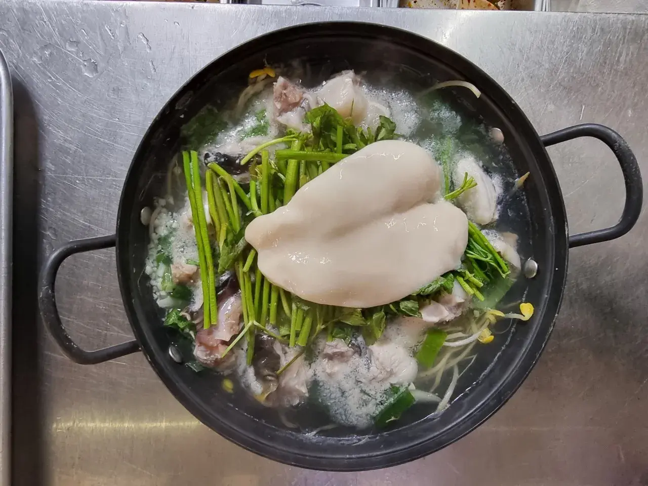 모닥불식당 복어지리  1인분 18,000원