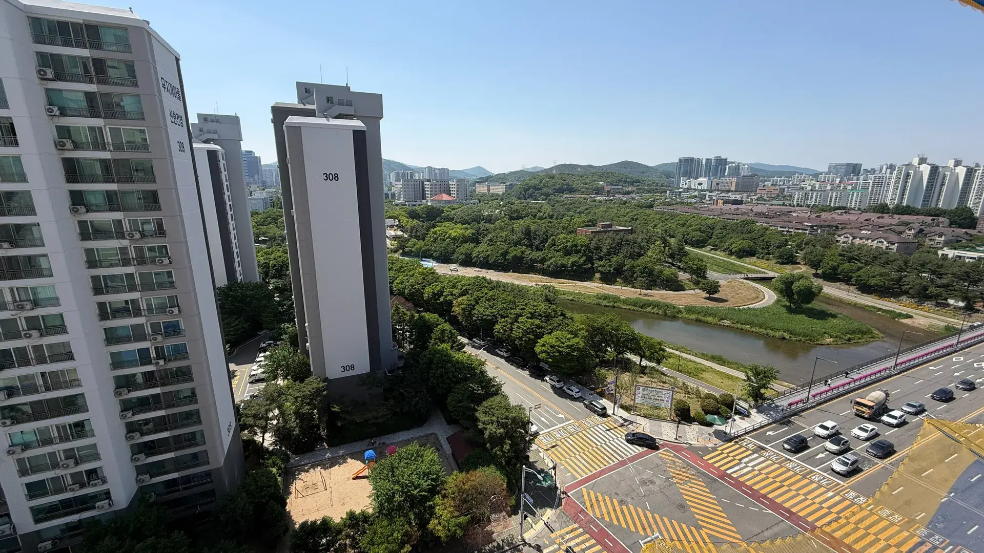 신축동 84타입 406동에서 보는 탄천뷰