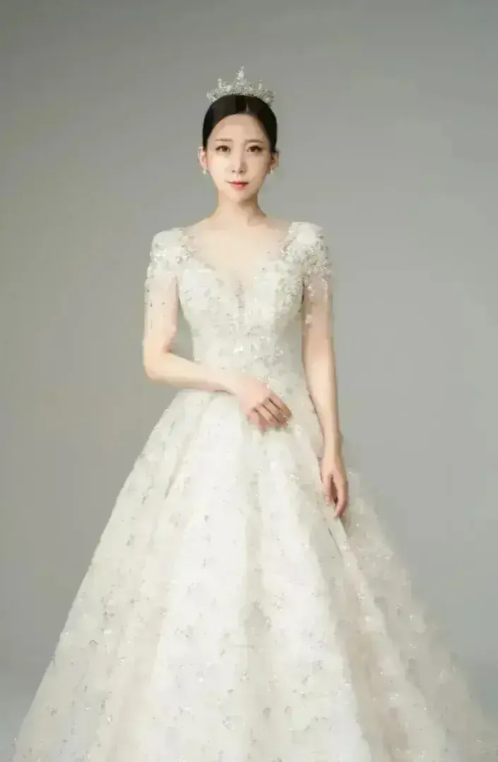 우연희웨딩뷰띠끄 신상드레스 보러가기