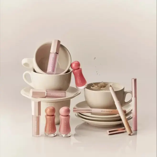 디어달리아 페탈 드롭 리퀴드 블러쉬 신규 컬러 1 / 드레시 글로우 틴트 신규 컬러 1 / 퍼펙트 디자이닝 섀도우스틱 신규 컬러 1